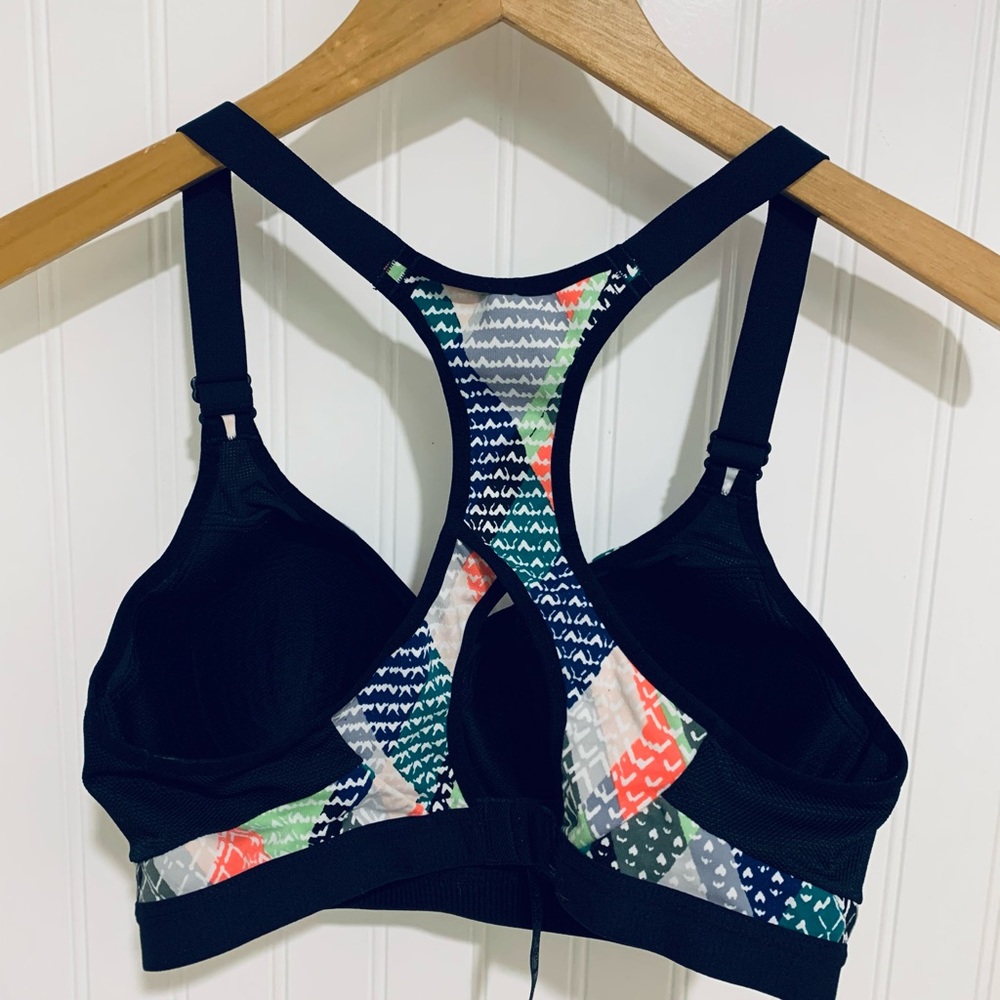 Victoria’s Secret Incredible print Sports Bra 36C - Picture 4 of 5